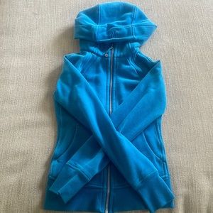 Lululemon scuba. Color: poolside. Worn a couple times. 70%cotton, 30%polyester